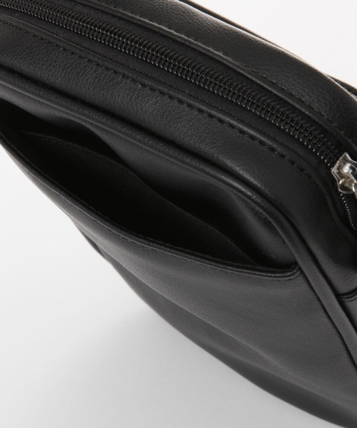 LAKOLE（ラコレ）の「ジップショルダーバッグ / 991664（ショルダーバッグ・メンズ・ブラック/オフホワイト/サンドグレー・FREE）」の17枚目の写真