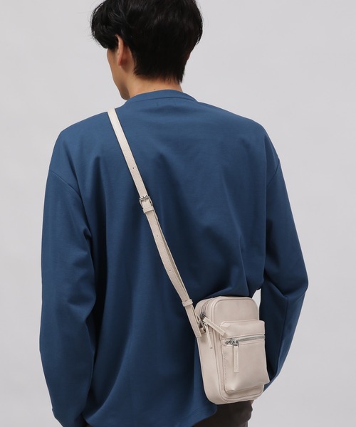 LAKOLE（ラコレ）の「ジップショルダーバッグ / 991664（ショルダーバッグ・メンズ・ブラック/オフホワイト/サンドグレー・FREE）」の4枚目の写真