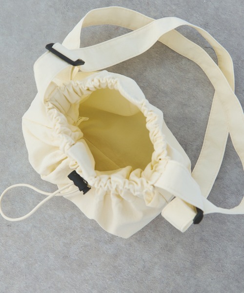 un dix cors（アンディコール）の「ドロストリングミニショルダー（ショルダーバッグ・レディース・アイボリー/ブラック/グリーン・FREE）」の5枚目の写真