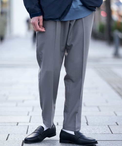 URBAN RESEARCH DOORS(アーバンリサーチドアーズ)の「T/R テーパードトラウザー(その他パンツ・メンズ・グレー/ブラック/モカ/ネイビー・SMALL/MEDIUM/LARGE)」の1枚目の写真