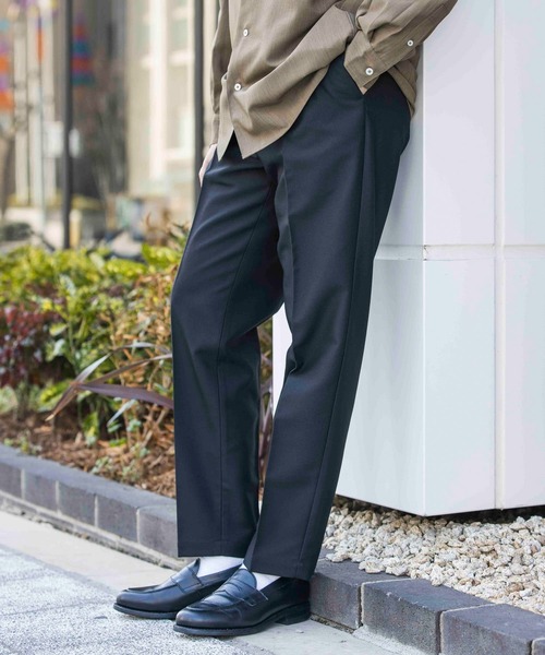 URBAN RESEARCH DOORS(アーバンリサーチドアーズ)の「T/R テーパードトラウザー(その他パンツ・メンズ・グレー/ブラック/モカ/ネイビー・SMALL/MEDIUM/LARGE)」の2枚目の写真