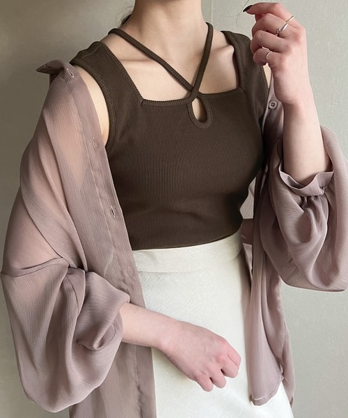 JUNOAH（ジュノア）の「クロスネックリブタンクトップ（タンクトップ・レディース・グレイッシュベージュ/ブラック/ブラウン/ホワイト・X-LARGE/LARGE/MEDIUM）」の3枚目の写真