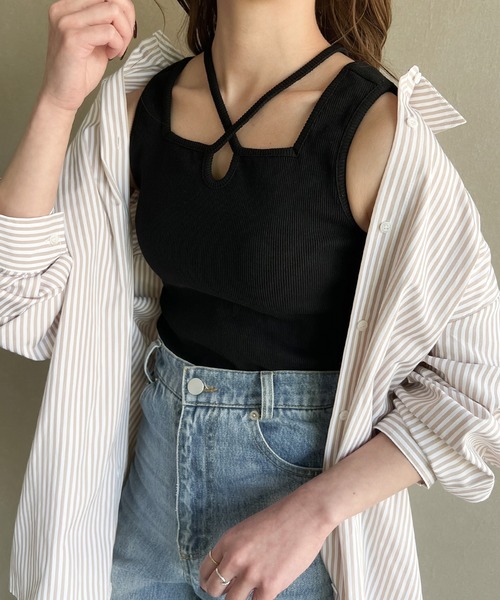 キム・ユジョン着用♡RECTO レクト　バスティア カーブド クロップトップ クロスネックリブタンクトップ[品番：AMTW0008995]｜JUNOAH