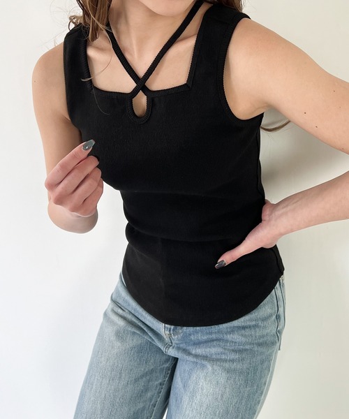 JUNOAH（ジュノア）の「クロスネックリブタンクトップ（タンクトップ・レディース・グレイッシュベージュ/ブラック/ブラウン/ホワイト・X-LARGE/LARGE/MEDIUM）」の9枚目の写真