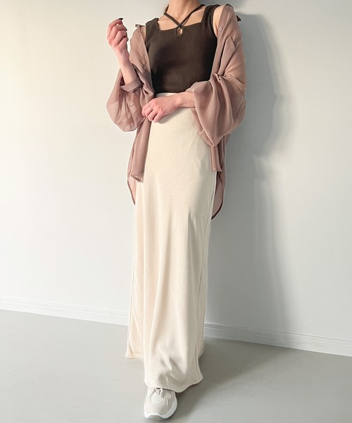 JUNOAH（ジュノア）の「クロスネックリブタンクトップ（タンクトップ・レディース・グレイッシュベージュ/ブラック/ブラウン/ホワイト・X-LARGE/LARGE/MEDIUM）」の11枚目の写真