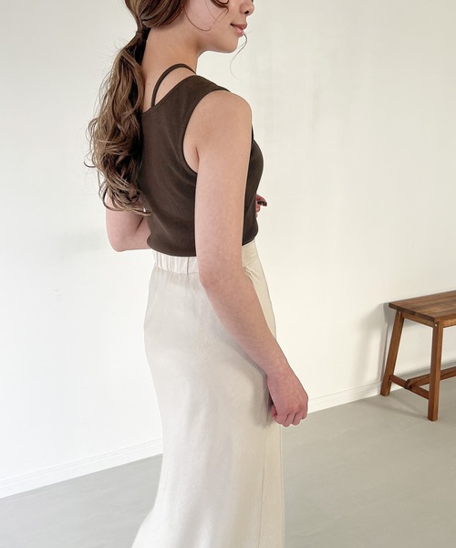 JUNOAH（ジュノア）の「クロスネックリブタンクトップ（タンクトップ・レディース・グレイッシュベージュ/ブラック/ブラウン/ホワイト・X-LARGE/LARGE/MEDIUM）」の13枚目の写真