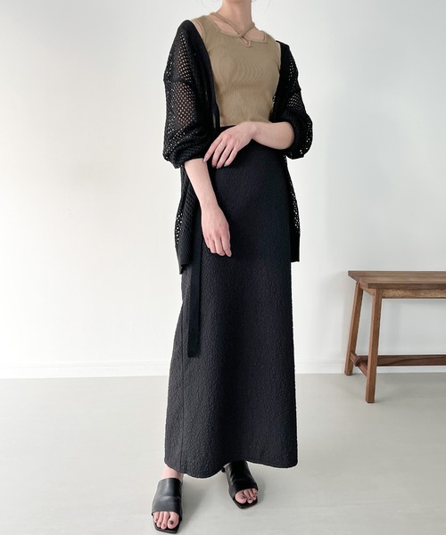 JUNOAH（ジュノア）の「クロスネックリブタンクトップ（タンクトップ・レディース・グレイッシュベージュ/ブラック/ブラウン/ホワイト・X-LARGE/LARGE/MEDIUM）」の14枚目の写真