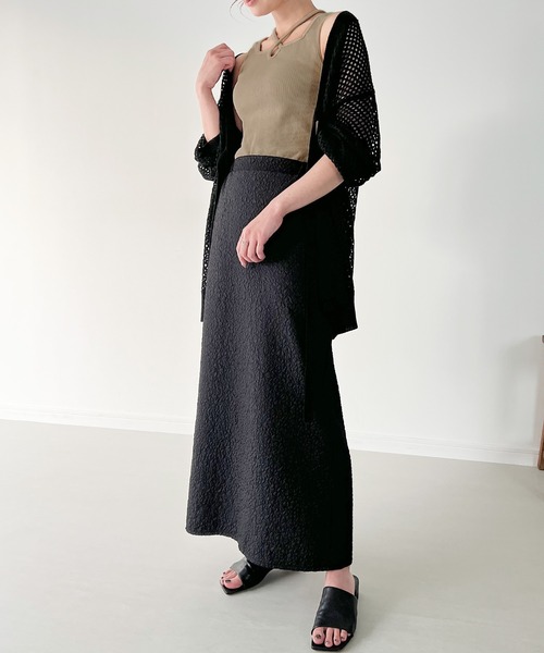 JUNOAH（ジュノア）の「クロスネックリブタンクトップ（タンクトップ・レディース・グレイッシュベージュ/ブラック/ブラウン/ホワイト・X-LARGE/LARGE/MEDIUM）」の16枚目の写真