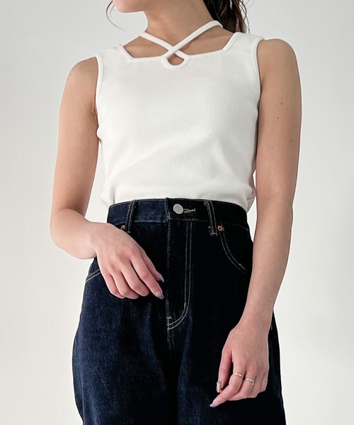 JUNOAH（ジュノア）の「クロスネックリブタンクトップ（タンクトップ・レディース・グレイッシュベージュ/ブラック/ブラウン/ホワイト・X-LARGE/LARGE/MEDIUM）」の20枚目の写真