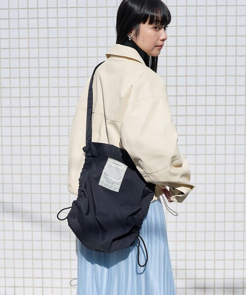 FREAK'S STORE（フリークスストア）の「THEATRE PRODUCTS × FREAK'S STORE/シアタープロダクツ 別注 2WAY ギャザーショルダーバッグ（ショルダーバッグ・レディース・ナチュラル/ブラウン/ブラック・ONE SIZE）」の18枚目の写真