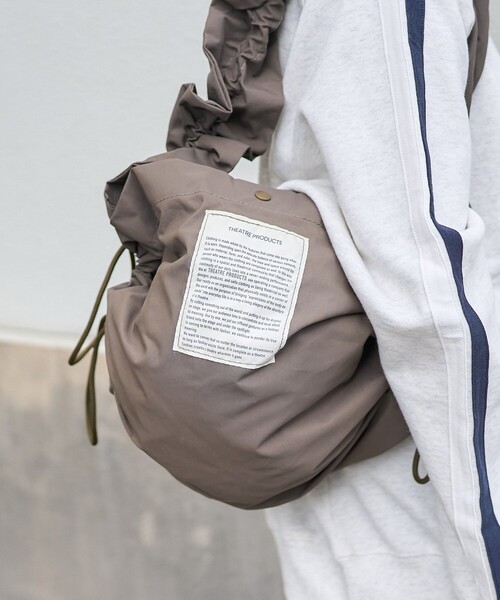 FREAK'S STORE（フリークスストア）の「THEATRE PRODUCTS × FREAK'S STORE/シアタープロダクツ 別注 2WAY ギャザーショルダーバッグ（ショルダーバッグ・レディース・ナチュラル/ブラウン/ブラック・ONE SIZE）」の14枚目の写真