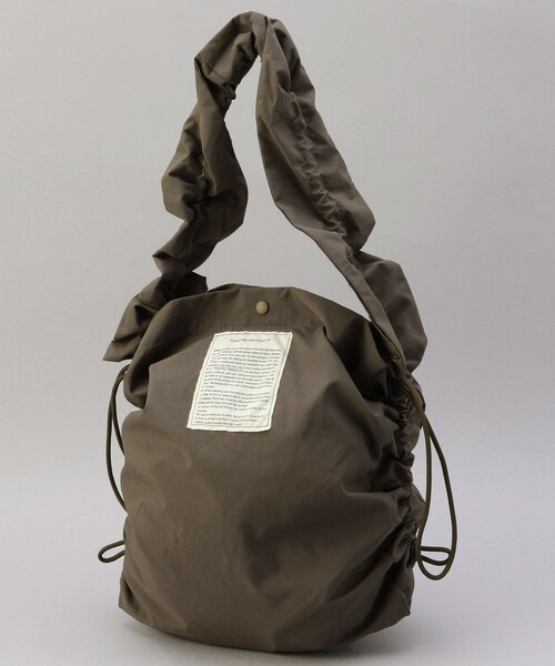 FREAK'S STORE（フリークスストア）の「THEATRE PRODUCTS × FREAK'S STORE/シアタープロダクツ 別注 2WAY ギャザーショルダーバッグ（ショルダーバッグ・レディース・ナチュラル/ブラウン/ブラック・ONE SIZE）」の12枚目の写真