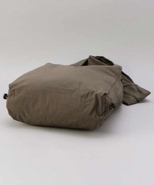 FREAK'S STORE（フリークスストア）の「THEATRE PRODUCTS × FREAK'S STORE/シアタープロダクツ 別注 2WAY ギャザーショルダーバッグ（ショルダーバッグ・レディース・ナチュラル/ブラウン/ブラック・ONE SIZE）」の8枚目の写真