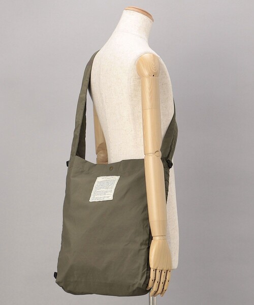 FREAK'S STORE（フリークスストア）の「THEATRE PRODUCTS × FREAK'S STORE/シアタープロダクツ 別注 2WAY ギャザーショルダーバッグ（ショルダーバッグ・レディース・ナチュラル/ブラウン/ブラック・ONE SIZE）」の4枚目の写真