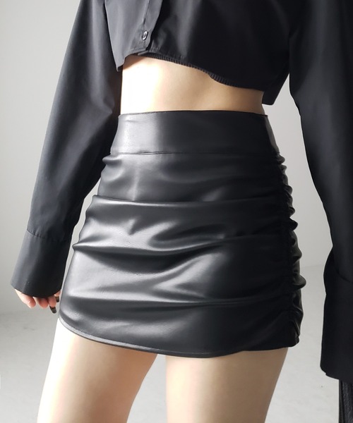 me+em select(ミームセレクト)の「フェイクレザーシャーリングマイクロミニスカパン / fake leather shirring micro mini skirt pants(スカート・レディース・ブラック/ブラウン・LARGE/MEDIUM/SMALL)」の17枚目の写真