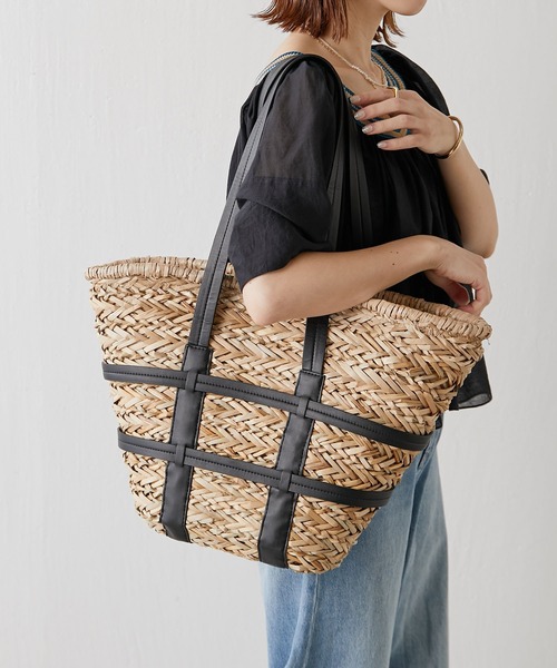 PAPILLONNER(パピヨネ)の「ベルトカゴバッグ(ショルダーバッグ・レディース・ブラック・FREE)」の4枚目の写真