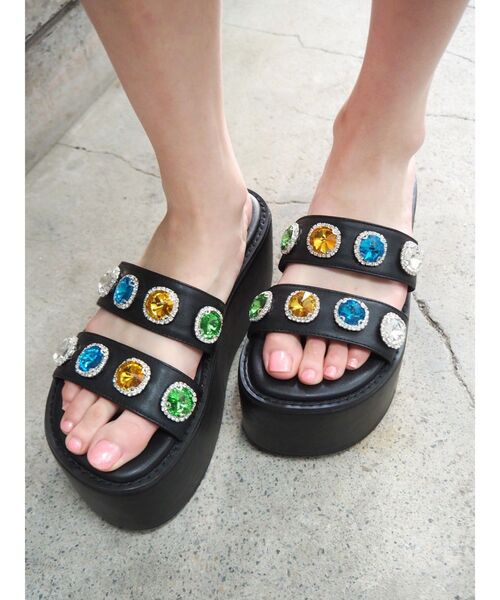 EVRIS（エヴリス）の「ビジューデザインプラットフォームサンダル（サンダル・レディース・ホワイト/ブラック・SMALL/MEDIUM/LARGE）」の7枚目の写真