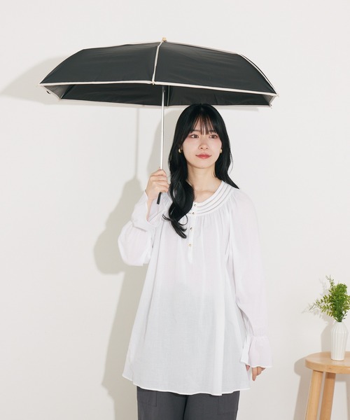 nifty colors（ニフティーカラーズ）の「【niftycolors/ニフティカラーズ】 完全遮光 晴雨兼用パイピングミニ折りたたみ日傘　WEB限定（折りたたみ傘・レディース・ベージュ/ブラック・MEDIUM）」の5枚目の写真