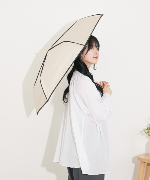 nifty colors（ニフティーカラーズ）の「【niftycolors/ニフティカラーズ】 完全遮光 晴雨兼用パイピングミニ折りたたみ日傘　WEB限定（折りたたみ傘・レディース・ベージュ/ブラック・MEDIUM）」の10枚目の写真