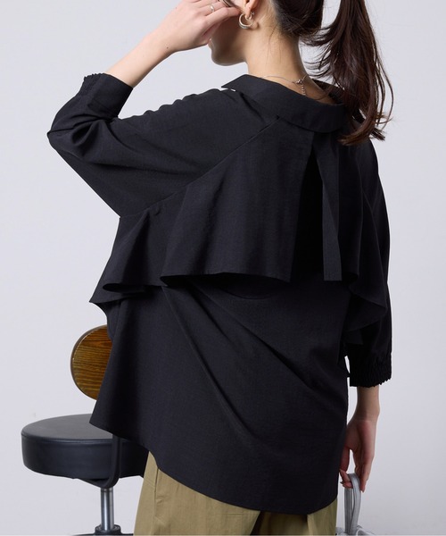 Chez toi（シェトワ）の「リネンタッチBACKフリルスキッパーシャツ（Tシャツ/カットソー・レディース・ベージュ/オフホワイト/ブラック/カーキ・FREE）」の2枚目の写真