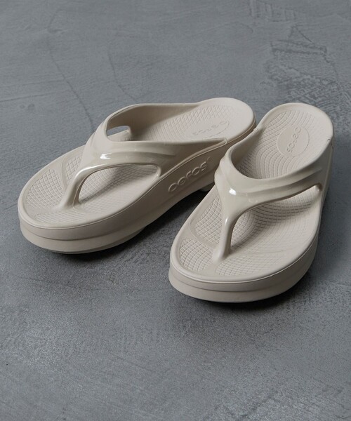 OOFOS（ウーフォス）の「OOFOS/ウーフォス 別注 OOmega/ウーメガ/リカバリーサンダル/トングサンダル（サンダル・メンズ・ベージュ系・7/8/9）」の3枚目の写真