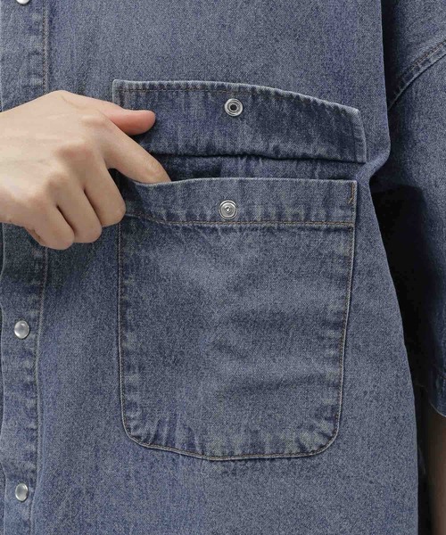 LAKOLE（ラコレ）の「BIGデニムシャツ / 111263（シャツ/ブラウス・メンズ・ブラック/ブルー・MEDIUM/LARGE）」の12枚目の写真