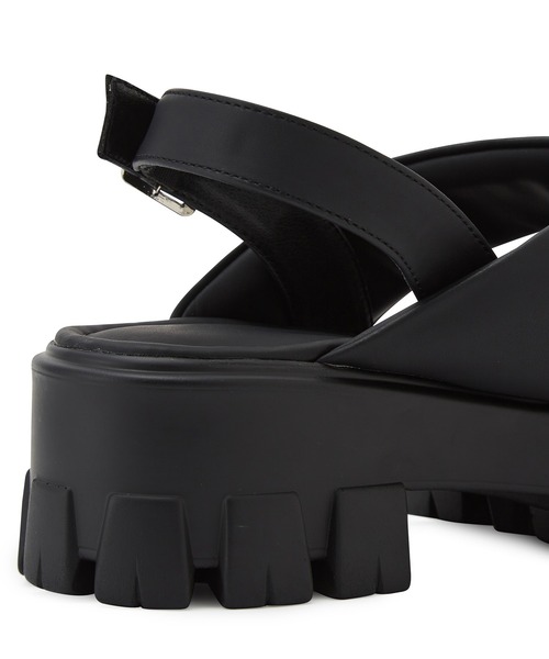 Juze（ジュゼ）の「ボリュームパテッドクロスサンダル（サンダル・レディース・ブラック/ホワイト系その他7・L/M/S）」の8枚目の写真