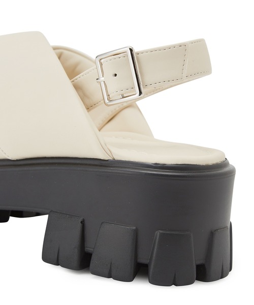 Juze（ジュゼ）の「ボリュームパテッドクロスサンダル（サンダル・レディース・ブラック/ホワイト系その他7・L/M/S）」の14枚目の写真