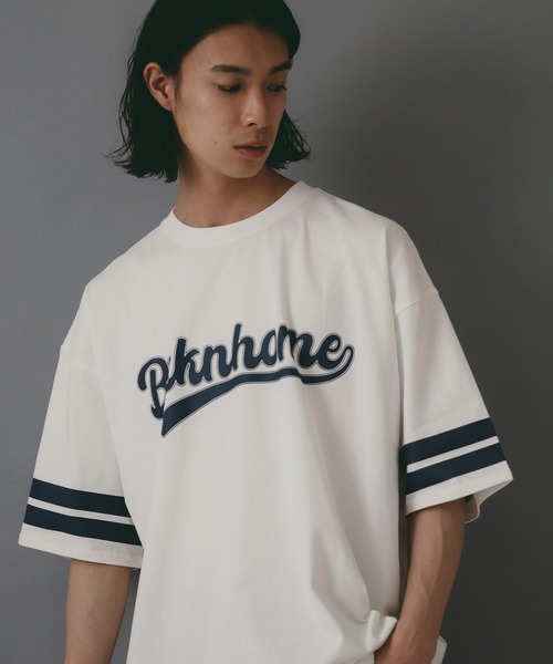 brknhome(ブロークンホーム)の「【brknhome/ブロークンホーム】袖ライン ベースボールロゴ Tシャツ(Tシャツ/カットソー・メンズ・ブラック/ホワイト/パープル・MEDIUM/LARGE)」の4枚目の写真