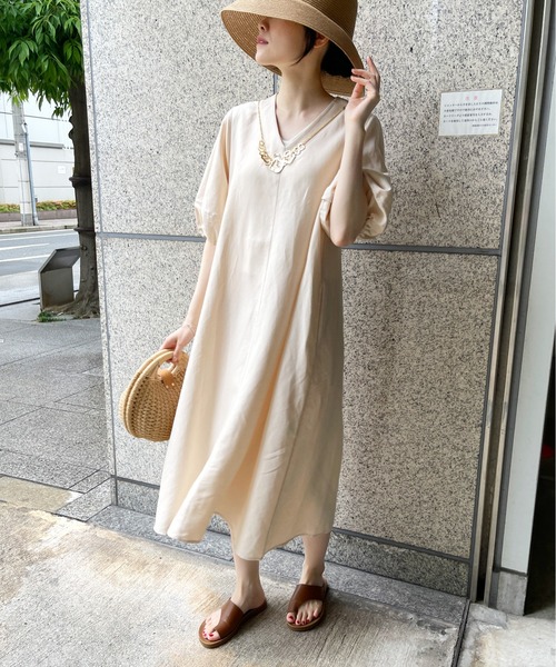 StyleSea（スタイルシー）の「【リネン混】パフスリーブフレアロングワンピース（ワンピース・レディース・ブラック/カーキ/ライトブルー/ブルー/ライトブラウン/グリーン/ブラウン/ネイビー/ラベンダー/アイボリー・FREE）」の2枚目の写真