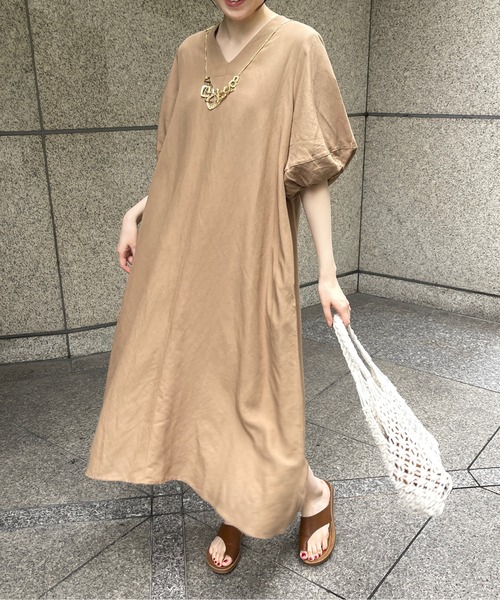 StyleSea（スタイルシー）の「【リネン混】パフスリーブフレアロングワンピース（ワンピース・レディース・ブラック/カーキ/ライトブルー/ブルー/ライトブラウン/グリーン/ブラウン/ネイビー/ラベンダー/アイボリー・FREE）」の4枚目の写真