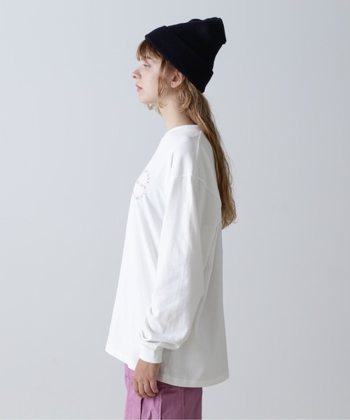 AVIREX(アヴィレックス)の「L/S VARSITY LOGO T-SHIRT/ バーシティロゴTシャツ(Tシャツ/カットソー・レディース・オフホワイト/ダークグリーン/ブラック/ネイビー・F)」の8枚目の写真