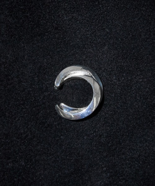 IVXLCDM(アイヴィーエックスエルシーディエム)の「IVXLCDM アイブイエックスエルシーディーエム / TRIANGLE TWIST EAR CUFF/ トライアングルツイストイヤーカフ / IVX-A550-SV(イヤーカフ・メンズ・シルバー・FREE)」の6枚目の写真