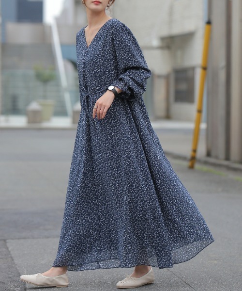 HUG.U(ハグユー)の「花柄裏起毛ワンピース(ワンピース・レディース・ネイビー/ブルー系その他/ブラック系その他/ブラック/ブラック系その他2・M/L)」の10枚目の写真