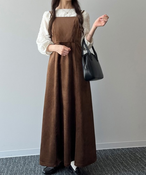 JUNOAH（ジュノア）の「べロアフレアキャミワンピース（ワンピース・レディース・ブラック/ブラウン/アイボリー・MEDIUM/LARGE/X-LARGE）」の3枚目の写真