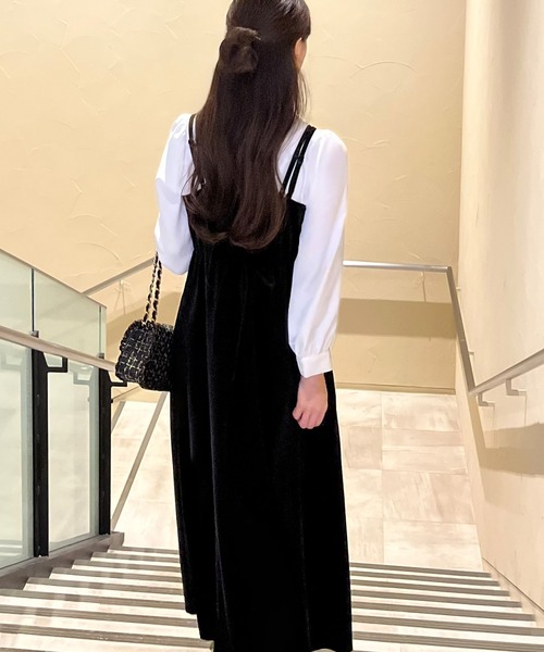 JUNOAH（ジュノア）の「べロアフレアキャミワンピース（ワンピース・レディース・ブラック/ブラウン/アイボリー・MEDIUM/LARGE/X-LARGE）」の8枚目の写真