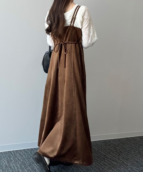 JUNOAH（ジュノア）の「べロアフレアキャミワンピース（ワンピース・レディース・ブラック/ブラウン/アイボリー・MEDIUM/LARGE/X-LARGE）」の16枚目の写真