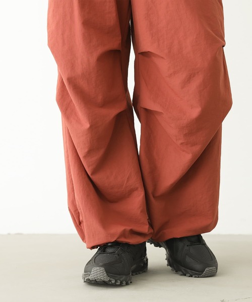 n'OrLABEL(ノアールレーベル)の「『ナイロンパラシュートパンツ』(カーゴパンツ・レディース・オレンジ/グレー/ブラック・2/1)」の20枚目の写真
