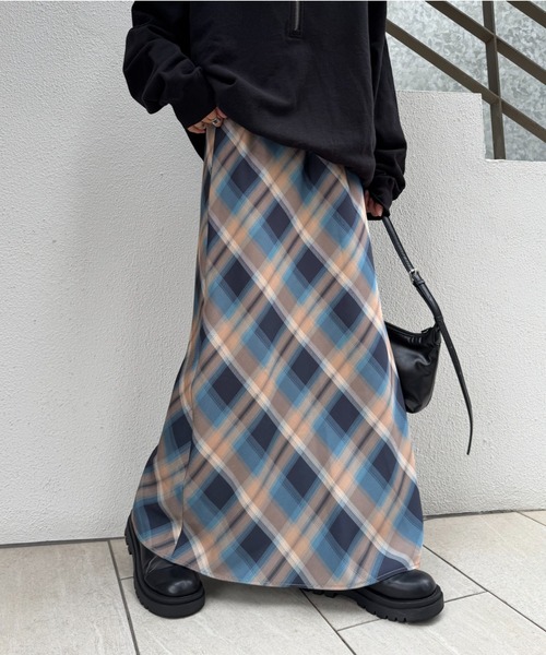 CIAOPANIC TYPY（チャオパニックティピー）の「【－3kg見え／14色展開】スタイルアップサテンスカート（スカート・レディース・オフホワイト/チャコールグレー/サックスブルー/ブラウン/レオパード/ベージュ/ブラック/カーキ/グレー/バーガンディー/グレー系その他/ベージュ系その他/ダークブラウン/ブラック系その他/ホワイト・SMALL/MEDIUM）」の12枚目の写真