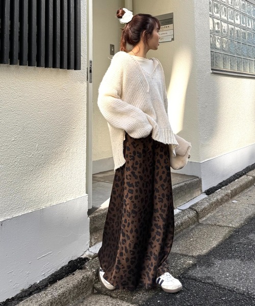 CIAOPANIC TYPY（チャオパニックティピー）の「【－3kg見え／14色展開】スタイルアップサテンスカート（スカート・レディース・オフホワイト/チャコールグレー/サックスブルー/ブラウン/レオパード/ベージュ/ブラック/カーキ/グレー/バーガンディー/グレー系その他/ベージュ系その他/ダークブラウン/ブラック系その他/ホワイト・SMALL/MEDIUM）」の16枚目の写真