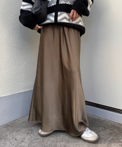 CIAOPANIC TYPY（チャオパニックティピー）の「【－3kg見え／14色展開】スタイルアップサテンスカート（スカート・レディース・オフホワイト/チャコールグレー/サックスブルー/ブラウン/レオパード/ベージュ/ブラック/カーキ/グレー/バーガンディー/グレー系その他/ベージュ系その他/ダークブラウン/ブラック系その他/ホワイト・SMALL/MEDIUM）」の17枚目の写真