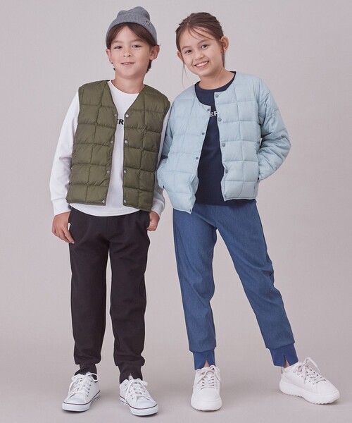 UNFILO（アンフィーロ）の「【120-150cm】TAION Vネックベスト(UNISEX)（ダウンベスト・キッズ・スモーキーグリーン系/ライラック系/カーキ系/ブラック系/ライトグレー系・120/130/140/150）」の10枚目の写真