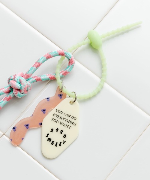 SMELLY(スメリー)の「カラフルチャームシリコンキーチェーン(キーホルダー・レディース・ブルー/グリーン/ラベンダー・-)」の10枚目の写真