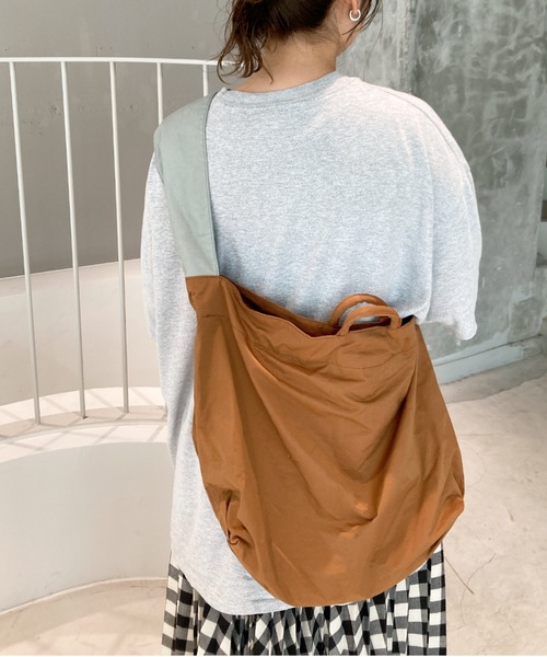 EARTH MADE（アースメイド）の「C/RIPSTOP 2WAY TOTE（ショルダーバッグ・レディース・グリーン/ブラウン/ベージュ/イエロー/ライトベージュ/ブラック/チャコールグレー・FREE）」の4枚目の写真