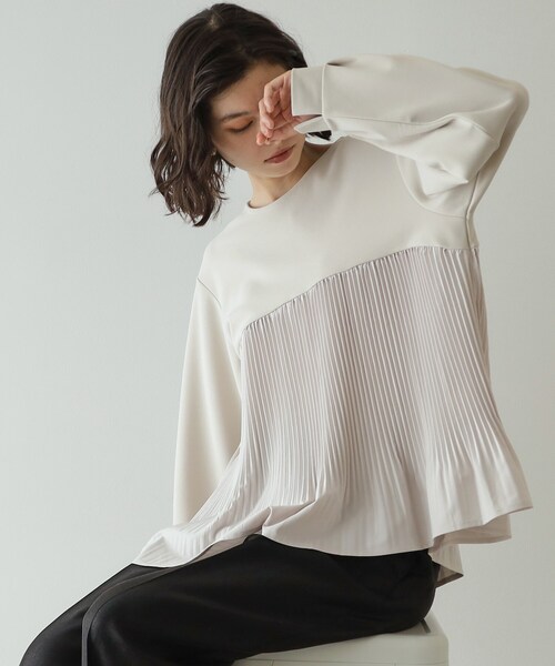 OPAQUE.CLIP（オペークドットクリップ）の「◆ブリーツドッキング デザイントップス【洗濯機洗い可】（Tシャツ/カットソー・レディース・ナチュラル/ブルー/ブラック・38/40/42）」の2枚目の写真