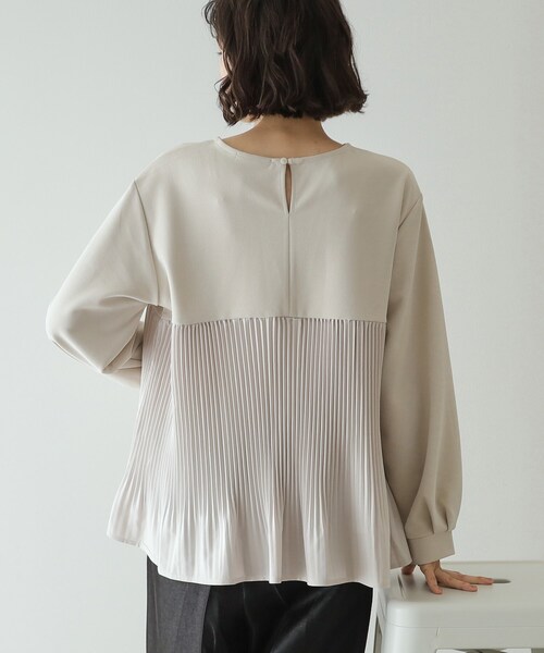 OPAQUE.CLIP（オペークドットクリップ）の「◆ブリーツドッキング デザイントップス【洗濯機洗い可】（Tシャツ/カットソー・レディース・ナチュラル/ブルー/ブラック・38/40/42）」の9枚目の写真