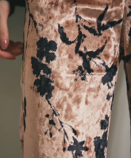 ANOTHER S（アナザーエス）の「花柄ベロアパンツ（その他パンツ）」 - WEAR