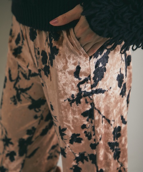ANOTHER S（アナザーエス）の「花柄ベロアパンツ（その他パンツ）」 - WEAR