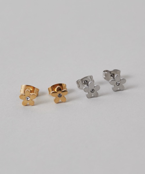 ciite' surgical stainless(シーテサージカルステンレス)の「【 金属アレルギー対応 】 フラワービジューピアス サージカルステンレス (両耳用)(ピアス(両耳用)・レディース・シルバー/ゴールド・FREE)」の3枚目の写真