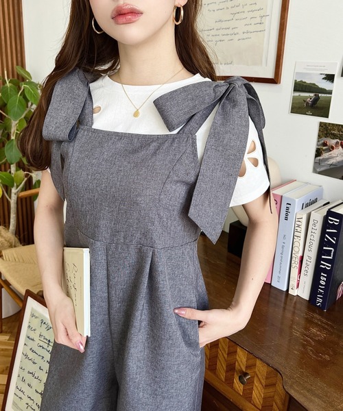 moment+(モーメントプラス)の「ショルダーリボンサロペット(サロペット/オーバーオール・レディース・グレイッシュベージュ/ブラック/ブルー/チャコールグレー・M)」の3枚目の写真